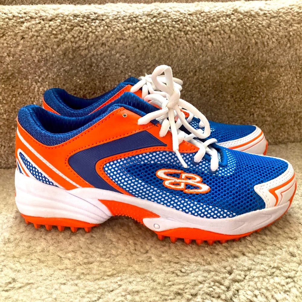 Youth turf shoes